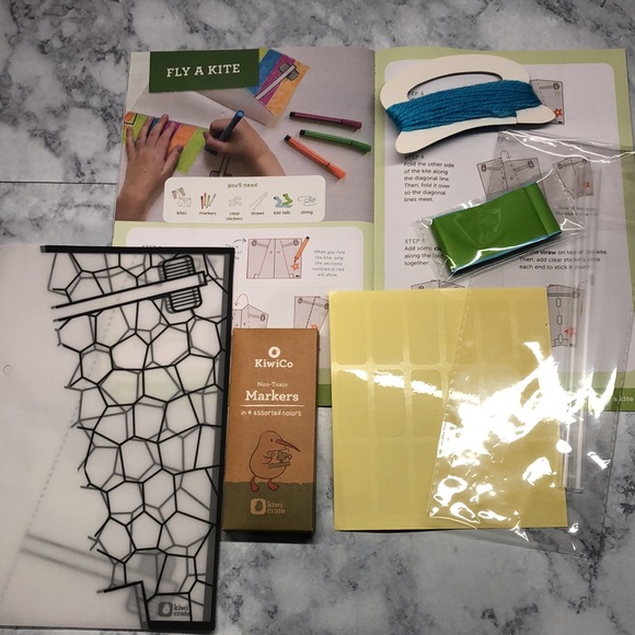 Kiwi Crate - Fun with Flight - Picture 3 of 3